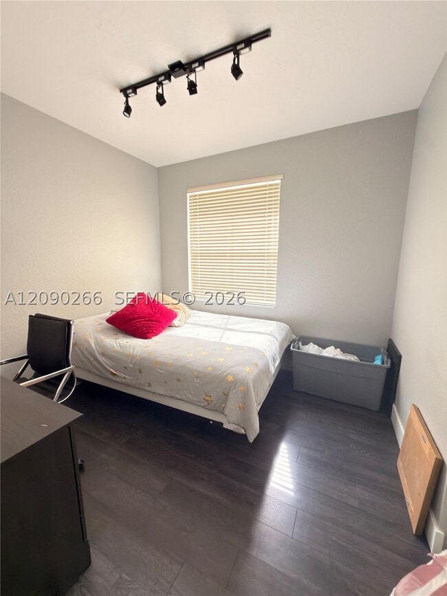 Building Photo - 5051 SW 35th Way
