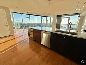 Building Photo - Stunning Bellevue Towers 35th Floor Condo ...