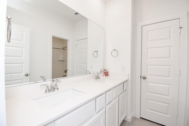 Building Photo - 6507 Bramble Cv Ln