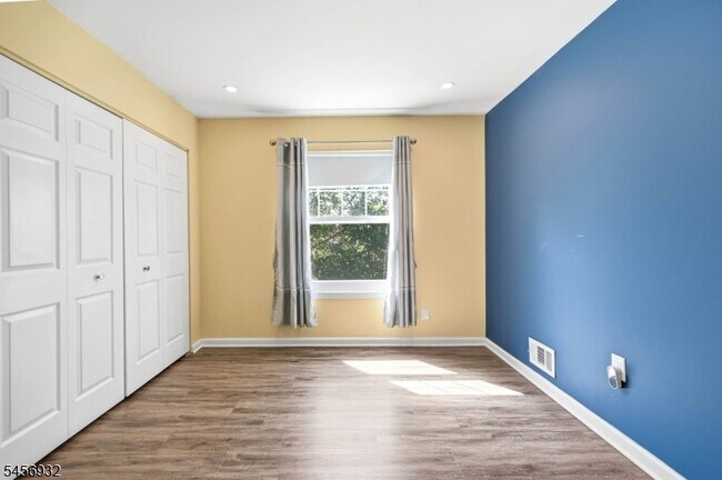 Building Photo - 81 Village Cir