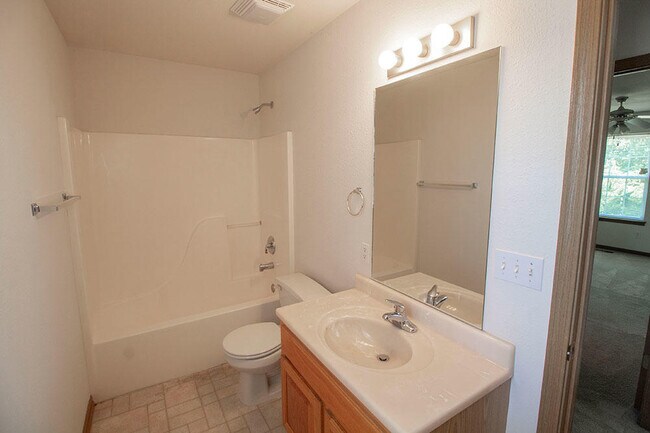 Building Photo - 5000 Derby Ridge Dr