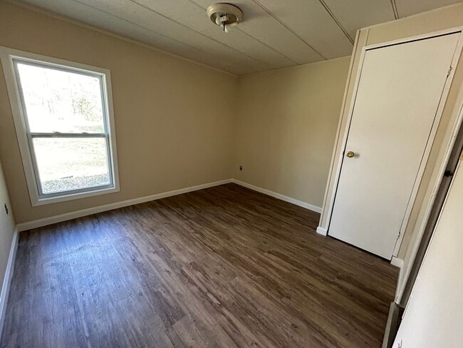 Building Photo - 2 Bedroom, 2 Bathroom- 153A Lone Oak Rd