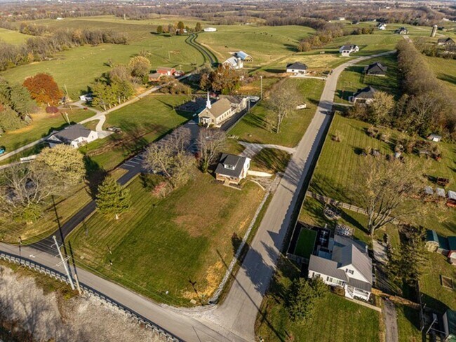 Building Photo - Furnished Country Home For Rent