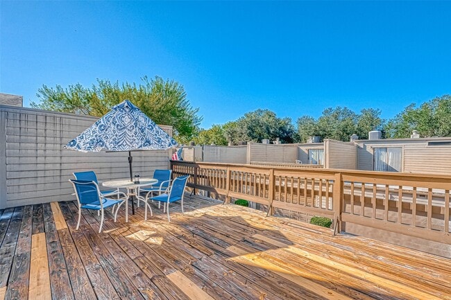 Building Photo - 11733 Lakeside Pl Dr