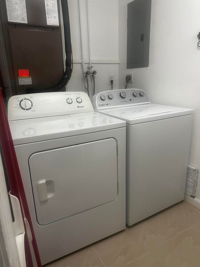 Building Photo - 4804 NW 49th Ct