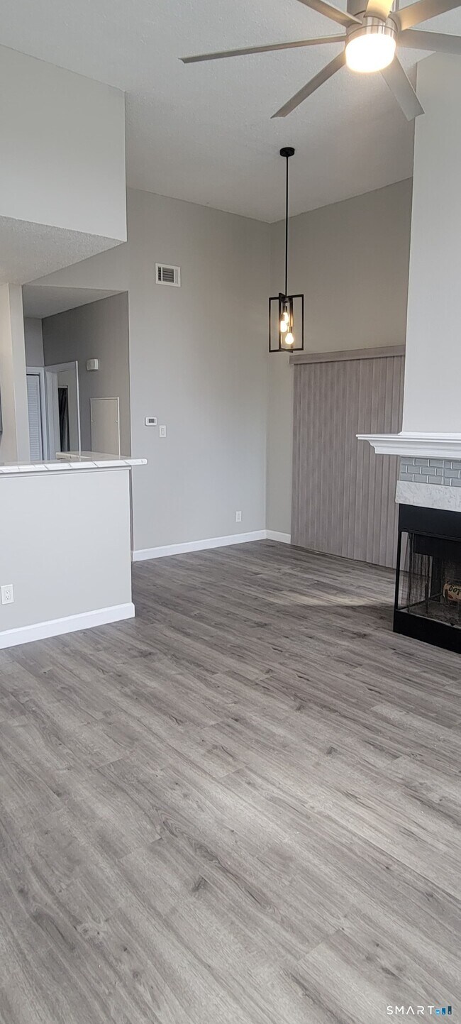 Building Photo - 211 Carriage Crossing Ln