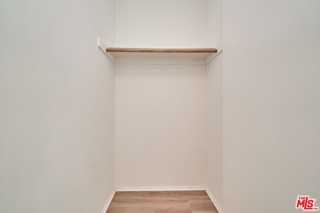 Building Photo - 3223 W 6th St