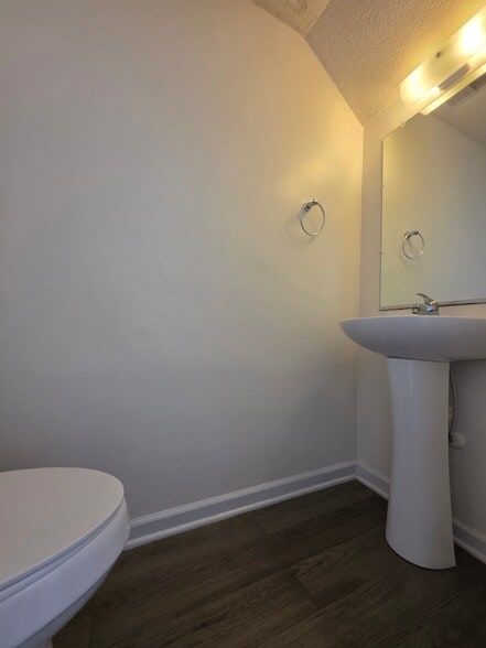 Building Photo - 106 Spring Meadow Cir