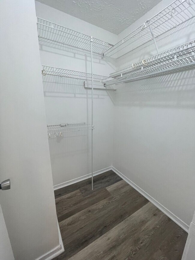 Building Photo - 531 Amquiwood Ct