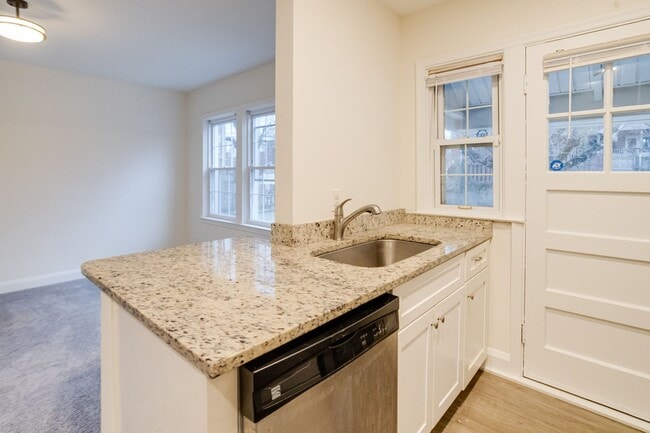 Building Photo - 1809 Glen Ridge Rd