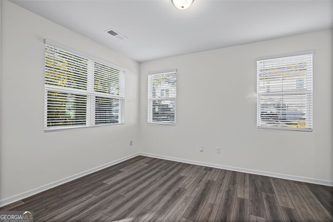 Building Photo - 403 Kings Cross Wy