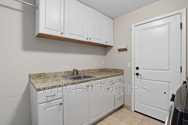 Building Photo - 6326 N 14th Pl
