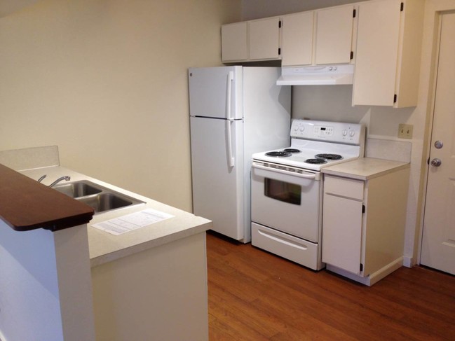 Building Photo - The Lakeland - 1 bedroom