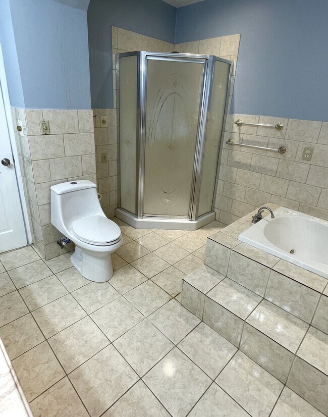 Building Photo - "Charming 3-Bedroom Apartment in Worcester...
