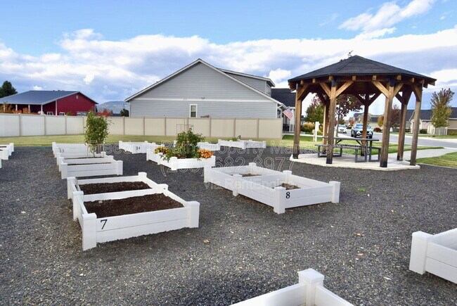 Building Photo - 7763 N Hibiscus Ln