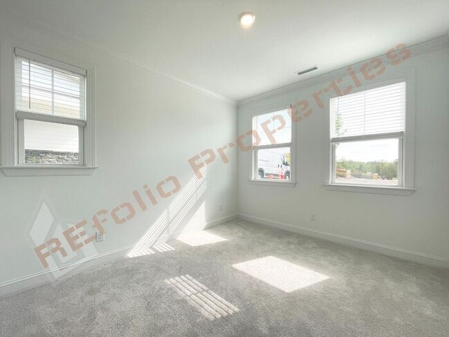 Building Photo - Beautiful Brand New 4 Bedroom, 3 Bathroom ...