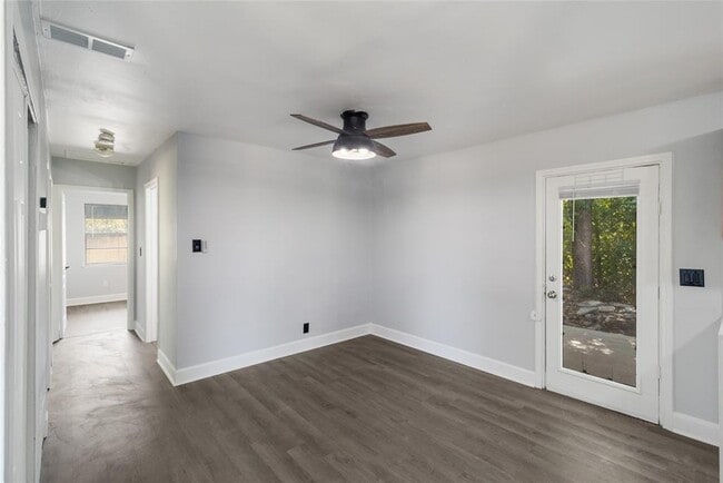 Building Photo - 5846 Castle Lk Dr