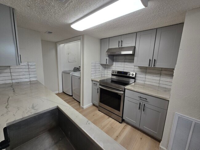 Building Photo - 5640 Birchmont Dr