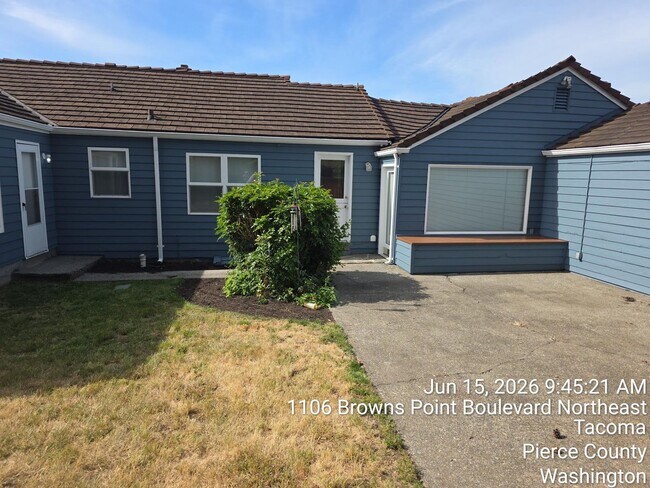Building Photo - Tacoma views retro rambler home with Air Conditioning -  3 bed 2 bath home, available now!