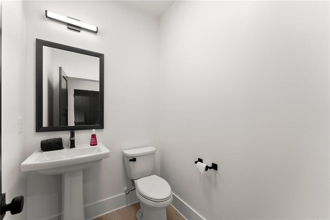 Building Photo - 151 S Pointe Dr