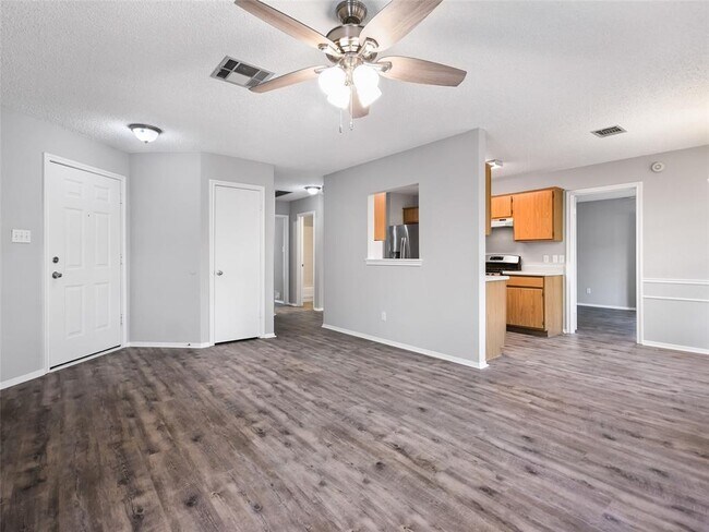 Building Photo - 1411 Hollow Tree Blvd