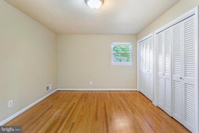 Building Photo - 6503 Friars Ct