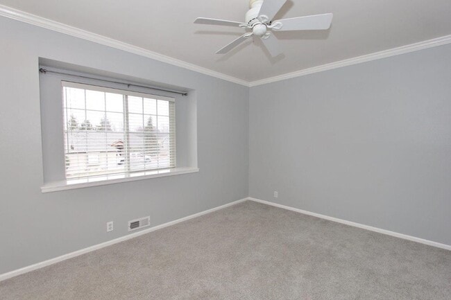 Building Photo - Elegant Home in Hobble Creek!