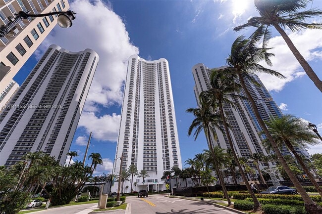 Building Photo - 15901 Collins Ave