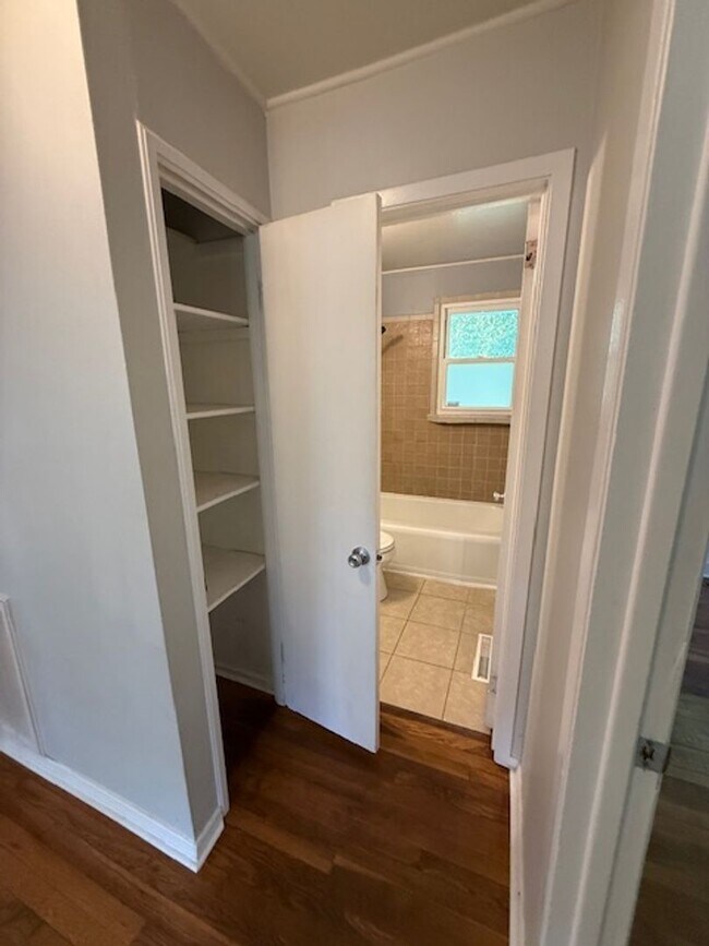 Building Photo - Cozy Home with Character