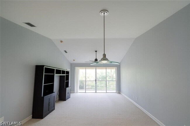 Building Photo - 700 Luisa Ln