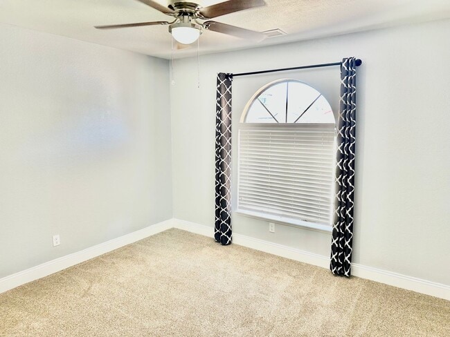 Building Photo - Fully Remodeled 3/2 in Northwest Fresno