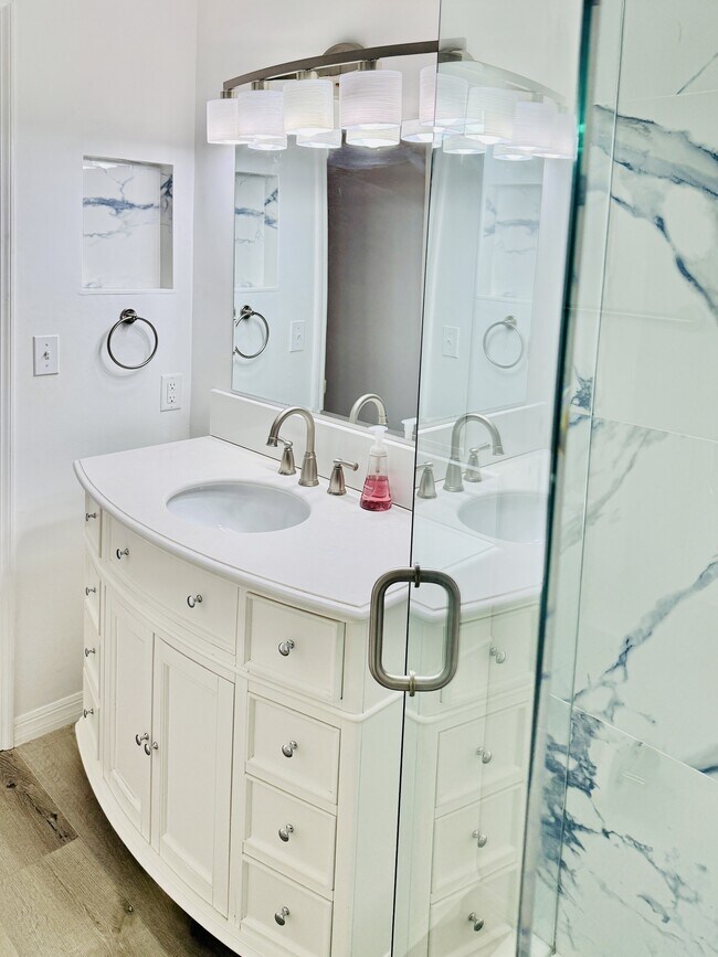 Building Photo - 2750 Kings Lake Blvd