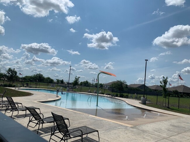 Building Photo - 3/2/2 in Heather Glen / Fridge Included / Fenced in Back Yard / CISD