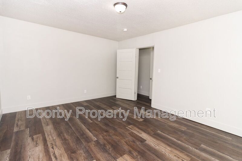 Building Photo - 506 Deck Dr