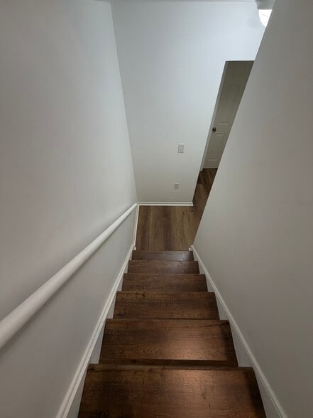 Building Photo - 10 Marlyn Dr