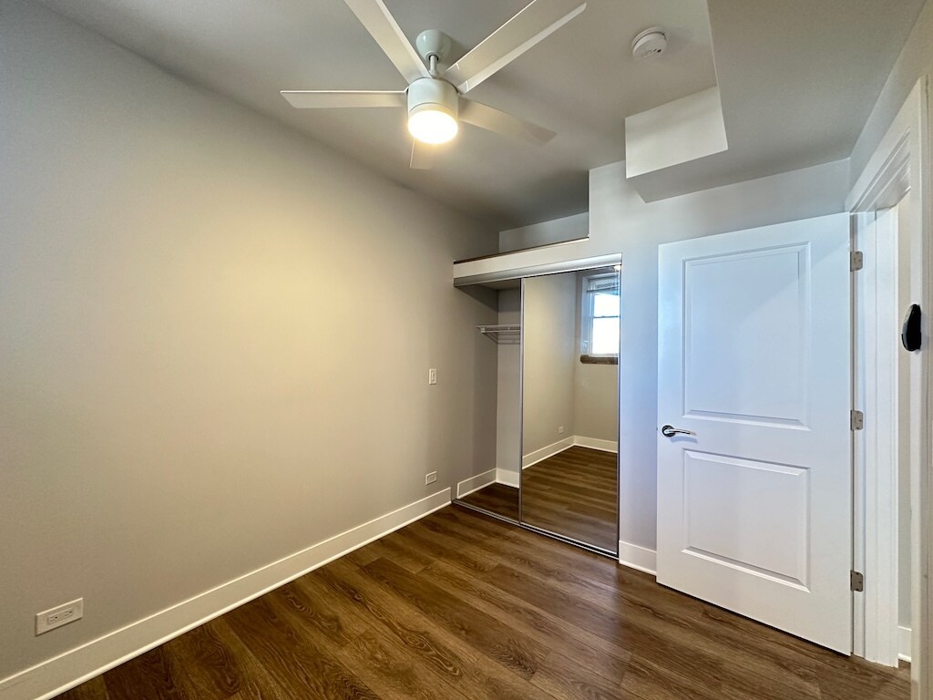 Building Photo - 3358 W Montrose Ave