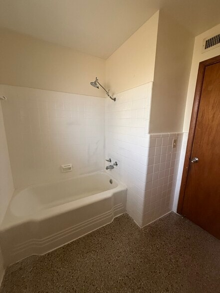 Building Photo - 1330 Morningside St