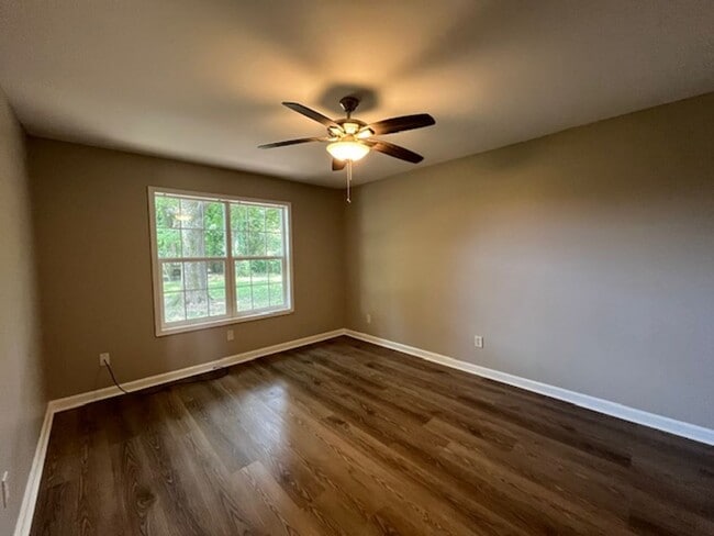 Building Photo - Renovated 3 Bedroom 2 Bath Home for Rent!