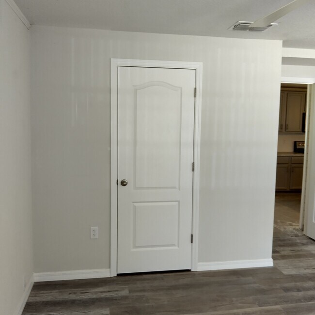 Building Photo - 112 Frances Dr