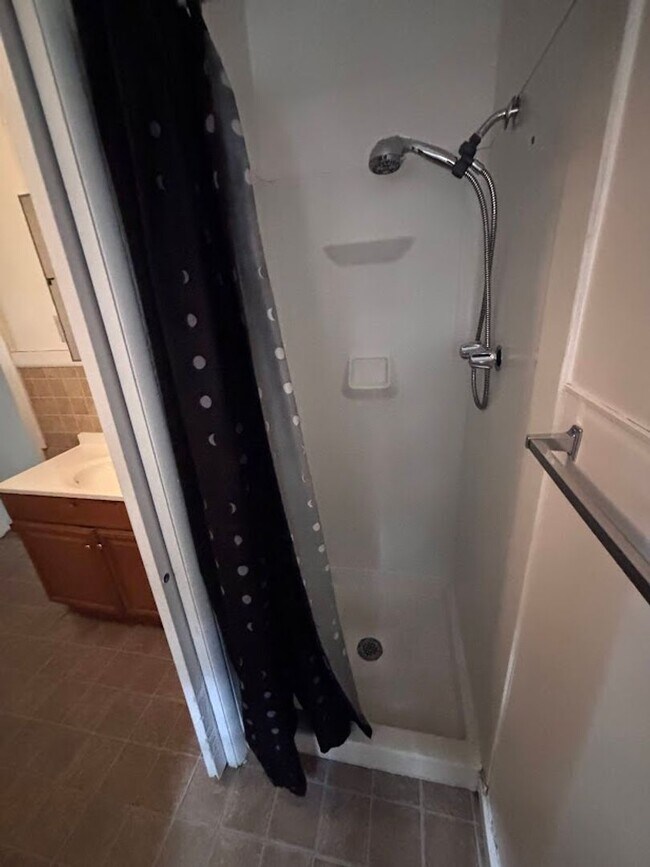 Building Photo - 405 - BEAVER DUPLEX