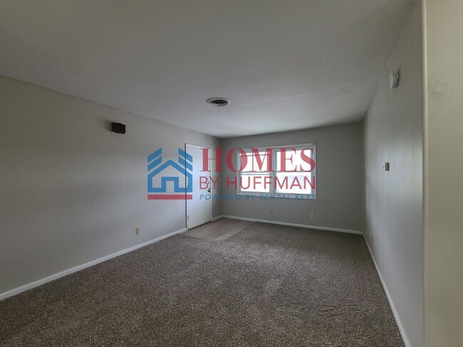 Building Photo - Two Bedroom Upstairs | Boonville