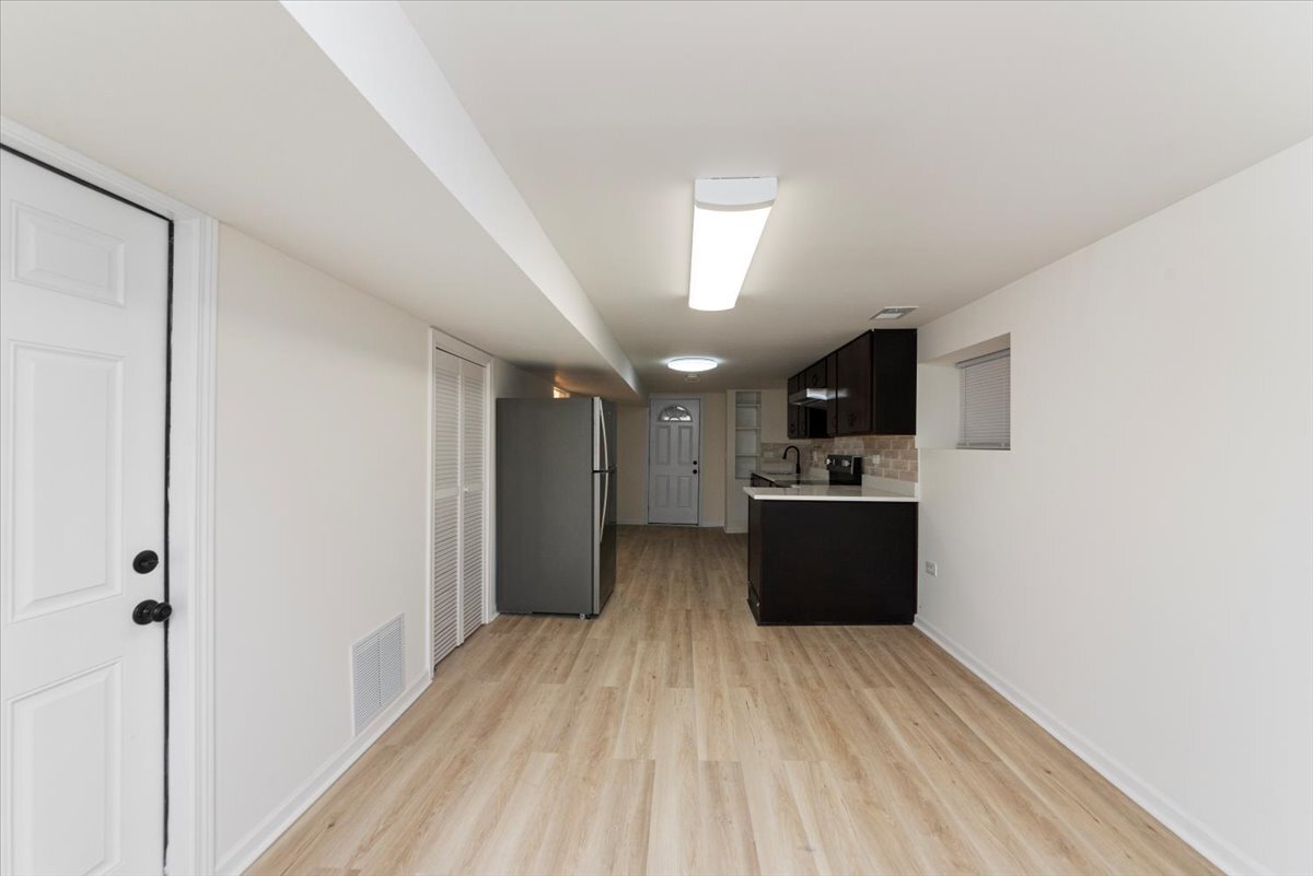 Building Photo - 5639 N Artesian Ave