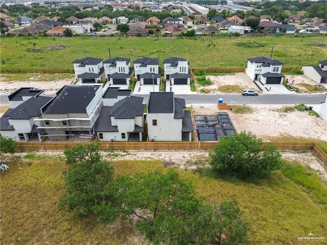 Building Photo - 2609 E Solar Dr