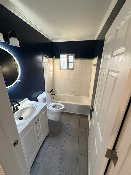 Building Photo - 314 28th St