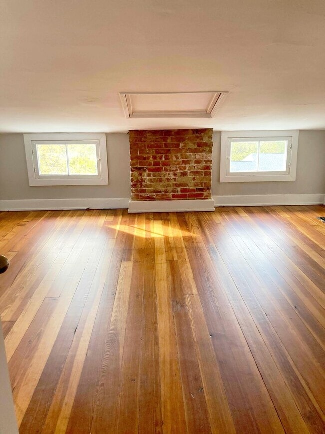 Building Photo - 3221 Bishop St