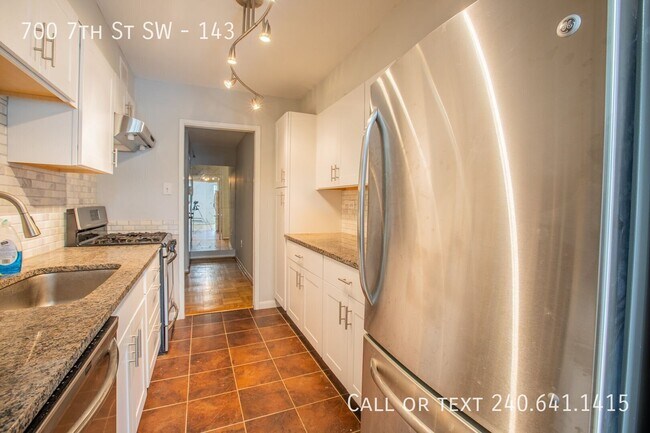 Building Photo - 700 7th St SW