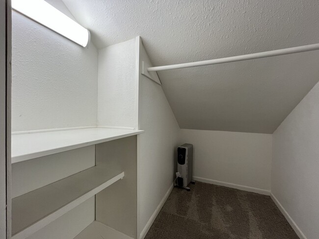 Building Photo - Large NW Portland Home Near Shops & Restaurants with Finished Basement & Bay Windows