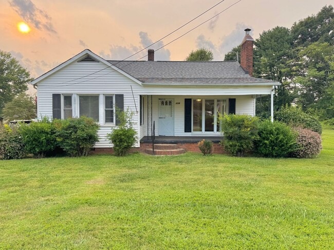 Primary Photo - Statesville West - 2BR/1BA