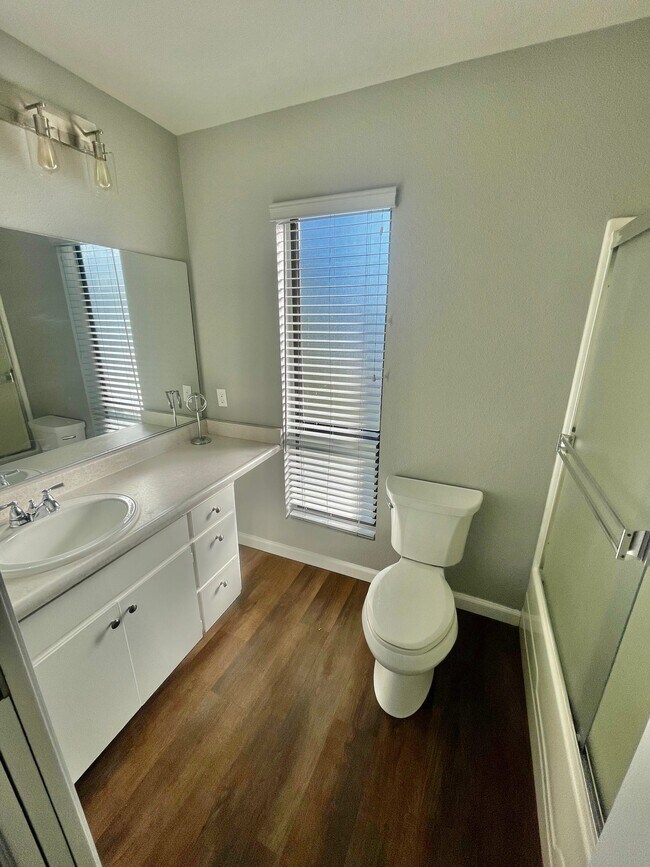 Building Photo - 204 Rockwood Dr