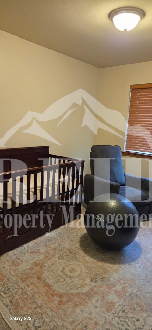 Building Photo - Central Valley Area - 2 Story Townhome 3Bed 2.5Bath